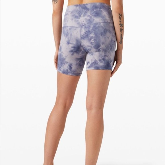 SOLD. Lulu Align Short 6” Diamond Dye Iced Iris - Picture 5 of 5